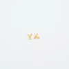 Admiral Row Gold-Ohrringe mit Initialen