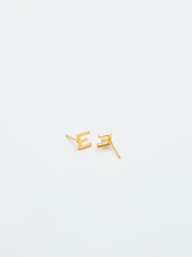 Admiral Row Gold-Ohrringe mit Initialen