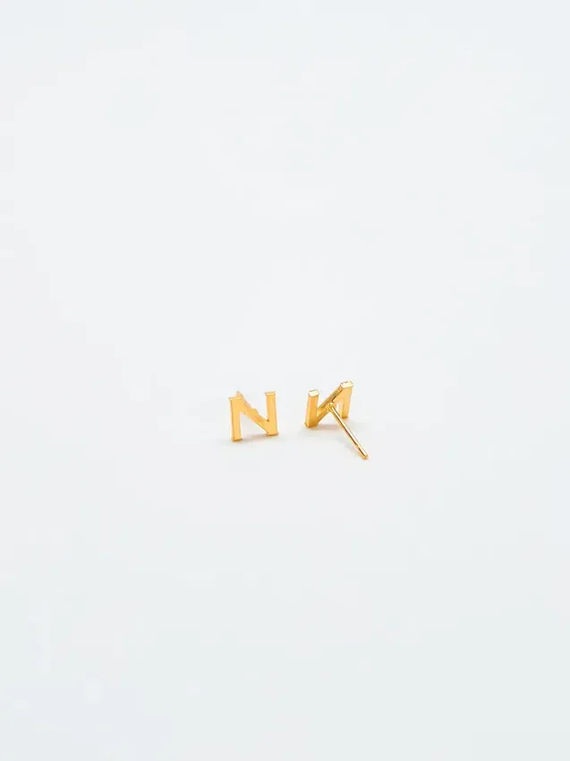 Admiral Row Gold-Ohrringe mit Initialen