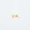 Admiral Row Gold-Ohrringe mit Initialen