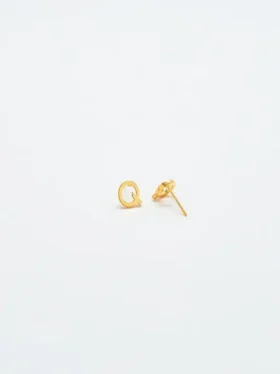 Admiral Row Gold-Ohrringe mit Initialen