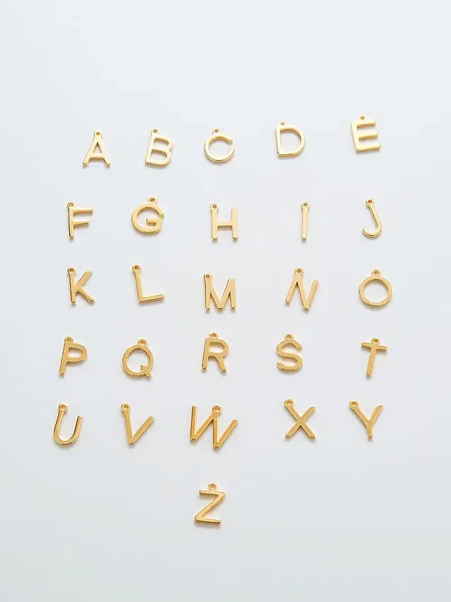 Admiral Row – Zierliche Initialen-Halskette aus Gold