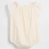 Baby-Body mit Smokarbeit und Blumenmuster