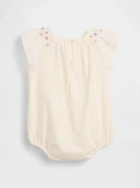 Baby-Body mit Smokarbeit und Blumenmuster