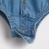 Baby-Bodys aus Denim mit Knopfleiste
