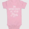 Baby-Bodys „Mean Girls – Mittwochs tragen wir Pink“