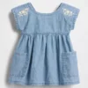 Baby-Denim-Kleid mit aufgestickten Taschen