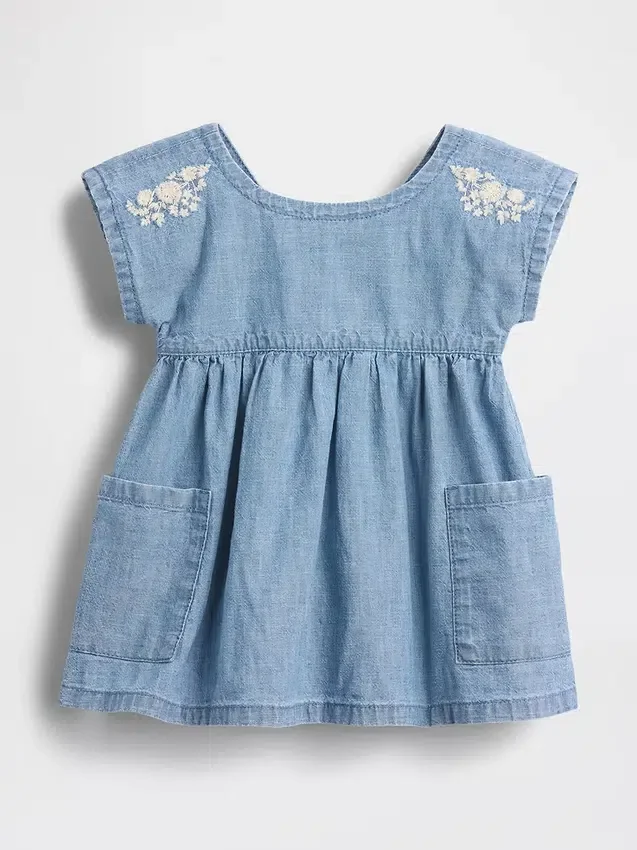 Baby-Denim-Kleid mit aufgestickten Taschen