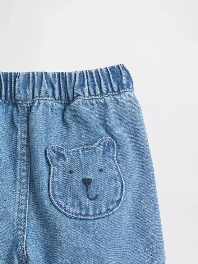 Baby-Denim-Shorts mit Brannan-Bär-Aufnähern und Eingrifftaschen