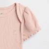 Baby First Favorites – Bodys mit feinen Rippen und Puffärmeln