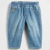 Baby-Jeans im Barrel-Schnitt zum Hineinschlüpfen