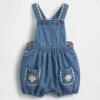 Baby-Jeans-Latzhose mit aufgesetzten Taschen