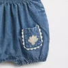 Baby-Jeans-Latzhose mit aufgesetzten Taschen