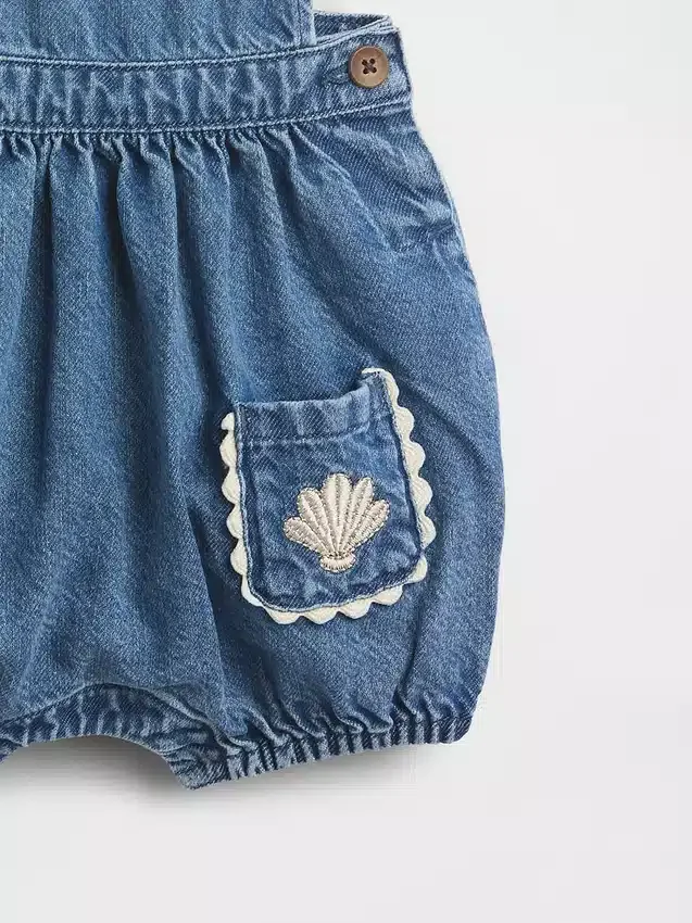 Baby-Jeans-Latzhose mit aufgesetzten Taschen