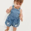 Baby-Jeans-Latzhose mit aufgesetzten Taschen