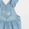 Baby-Jeans-Latzhose mit Blumenstickerei