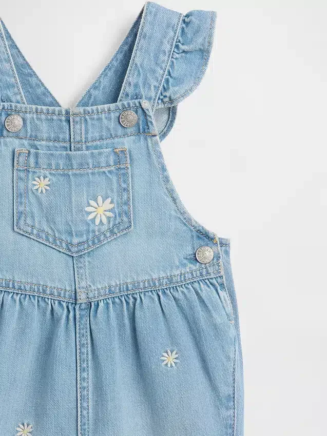 Baby-Jeans-Latzhose mit Blumenstickerei