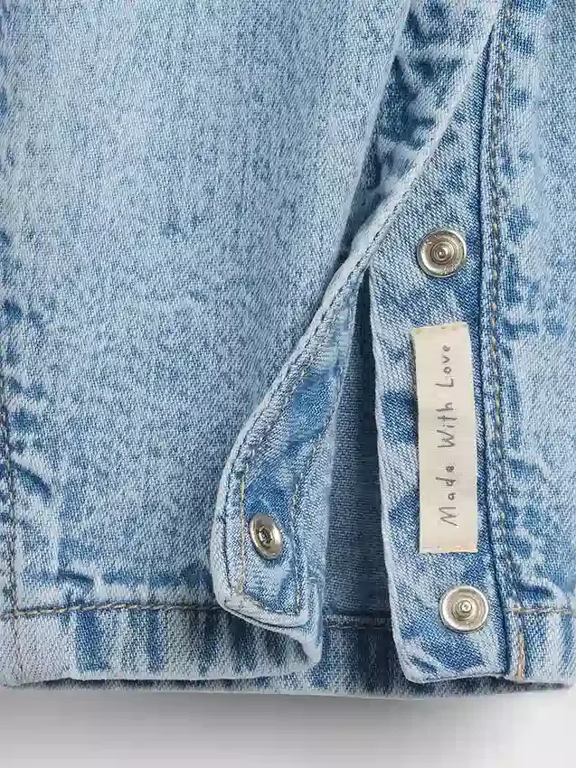Baby-Jeans-Latzhose mit Winnie-Puuh-Motiv
