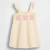 Baby-Kleid mit gehäkelten Blumen