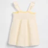 Baby-Kleid mit gehäkelten Blumen