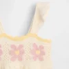 Baby-Kleid mit gehäkelten Blumen