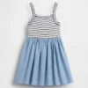 Baby & Kleinkind-Kleid im Schürzenstil aus verschiedenen Materialien
