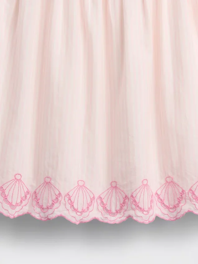 Baby & Kleinkind-Kleid mit Lochstickerei