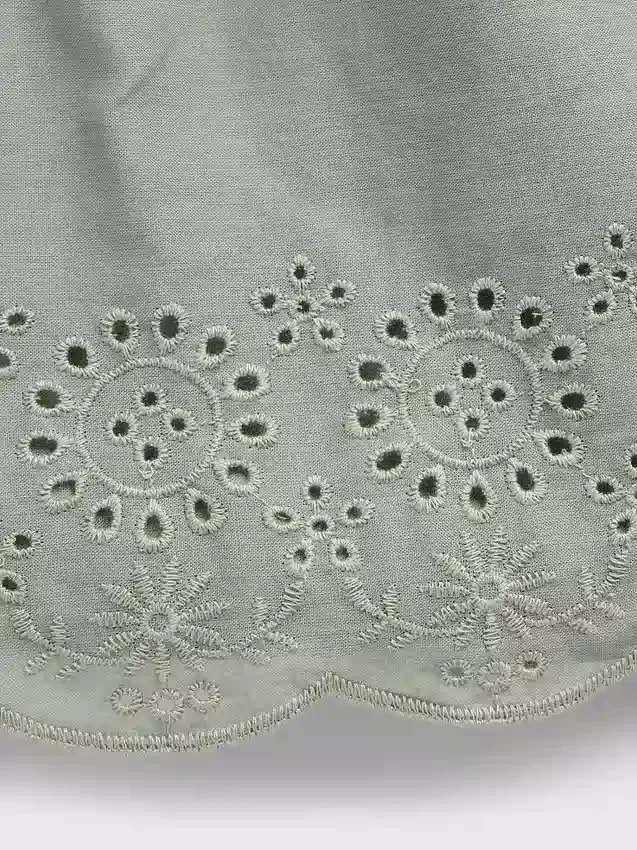 Baby & Kleinkind-Shorts zum Hineinschlüpfen mit Lochstickerei am Saum