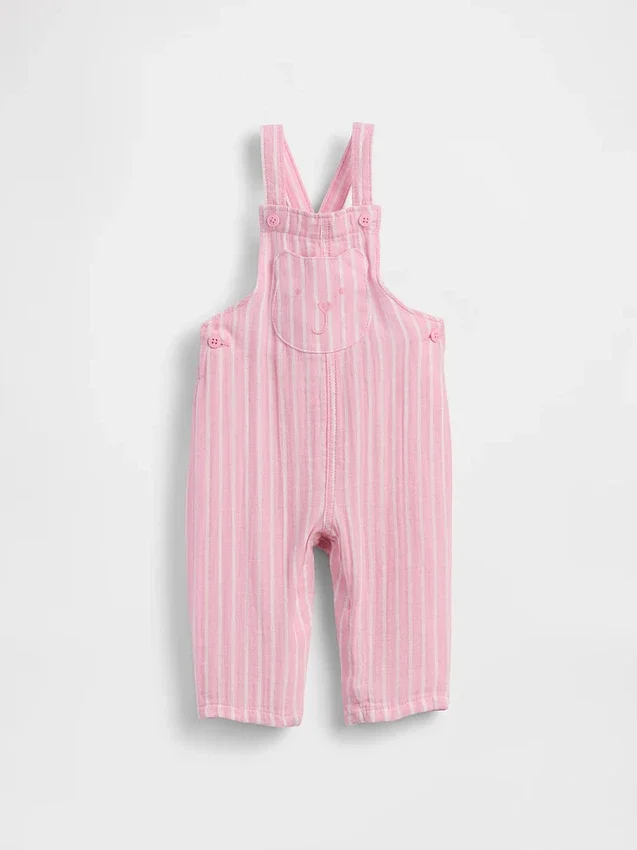Baby-Latzhose aus Baumwollgaze mit Brannan-Bär-Motiv