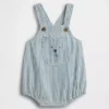 Baby-Latzhose aus Denim mit Streifen und Bären-Aufnäher