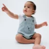 Baby-Latzhose aus Denim mit Streifen und Bären-Aufnäher