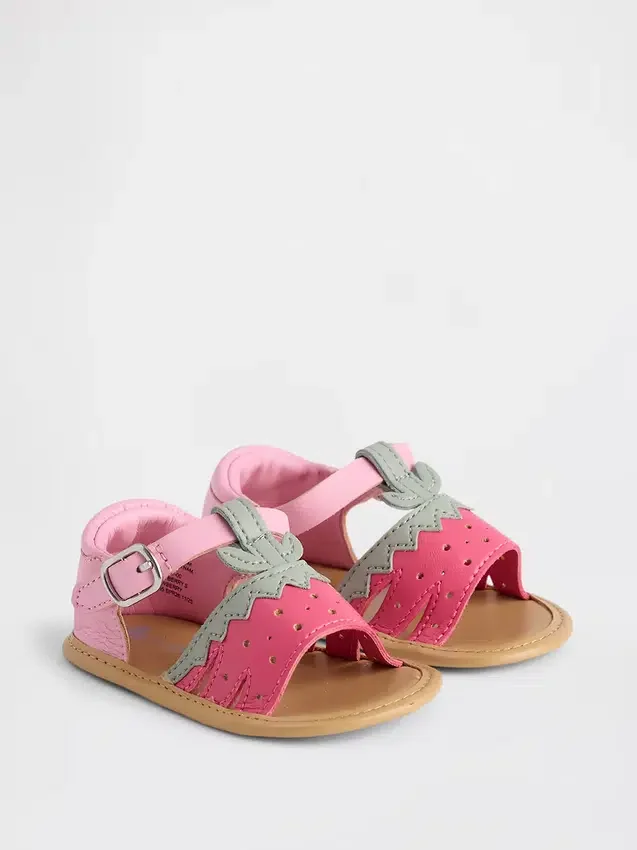 Baby-Sandalen mit Erdbeer-Motiv