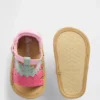 Baby-Sandalen mit Erdbeer-Motiv