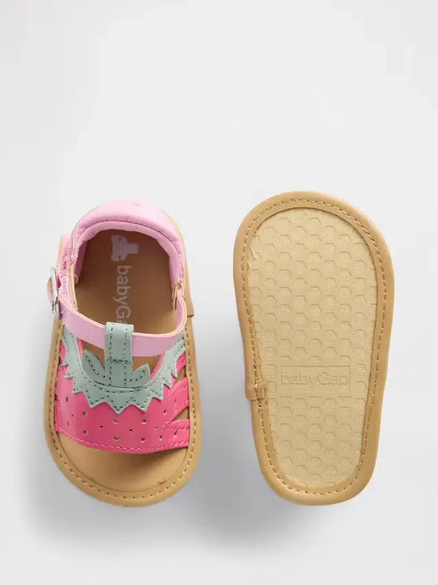 Baby-Sandalen mit Erdbeer-Motiv