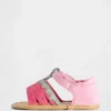 Baby-Sandalen mit Erdbeer-Motiv