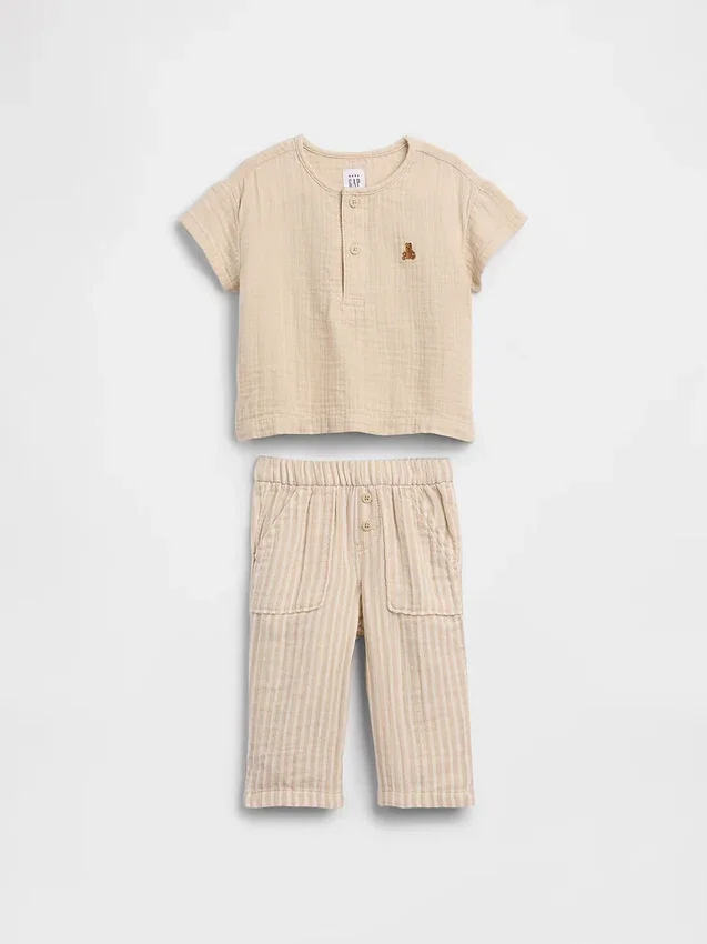 Baby-Set aus Baumwollgaze mit Henley-Shirt