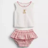 Baby-Set aus Brannan-Bär-Oberteil und kariertem Skort