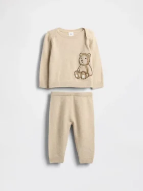 Baby-Set aus CashSoft mit Brannan-Bär-Motiv als Pullover