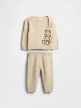 Baby-Set aus CashSoft mit Brannan-Bär-Motiv als Pullover