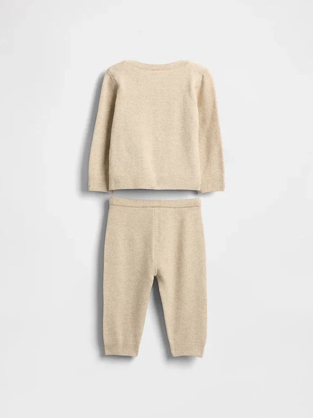 Baby-Set aus CashSoft mit Brannan-Bär-Motiv als Pullover