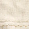 Baby-Set aus gehäkelten Kleidungsstücken