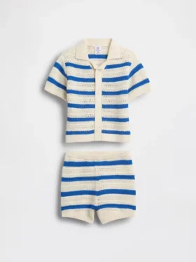 Baby-Set aus gestrickten Streifen