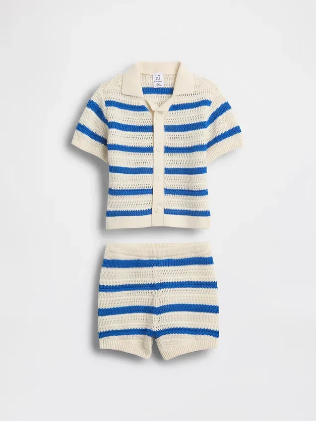 Baby-Set aus gestrickten Streifen