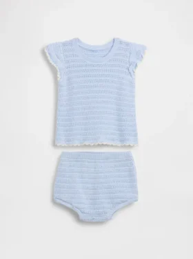 Baby-Set aus gestrickten Streifen