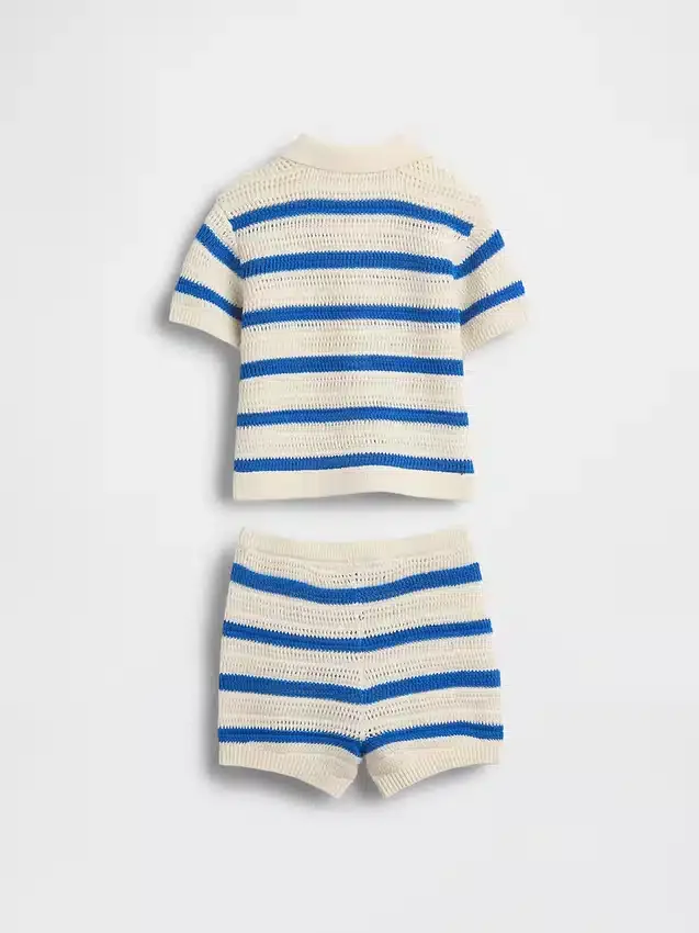 Baby-Set aus gestrickten Streifen