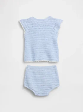Baby-Set aus gestrickten Streifen