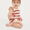 Baby-Set aus gestrickten Streifen