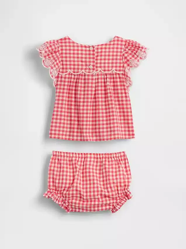 Baby-Set aus Gingham-Stoff mit Lochstickerei