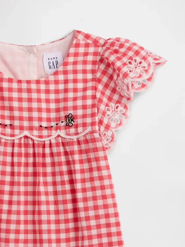 Baby-Set aus Gingham-Stoff mit Lochstickerei