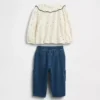 Baby-Set aus Oberteil mit Kragen und Hose zum Hineinschlüpfen